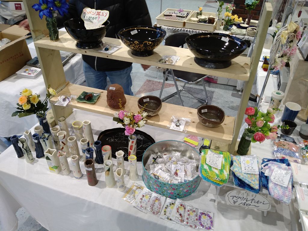 展示即売会の様子 - アクセサリー・小物の展示