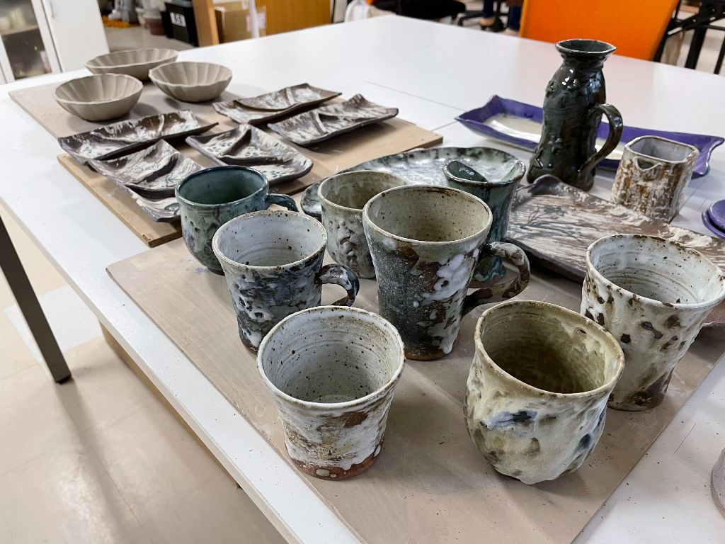 デザイン陶芸カップと皿のセット